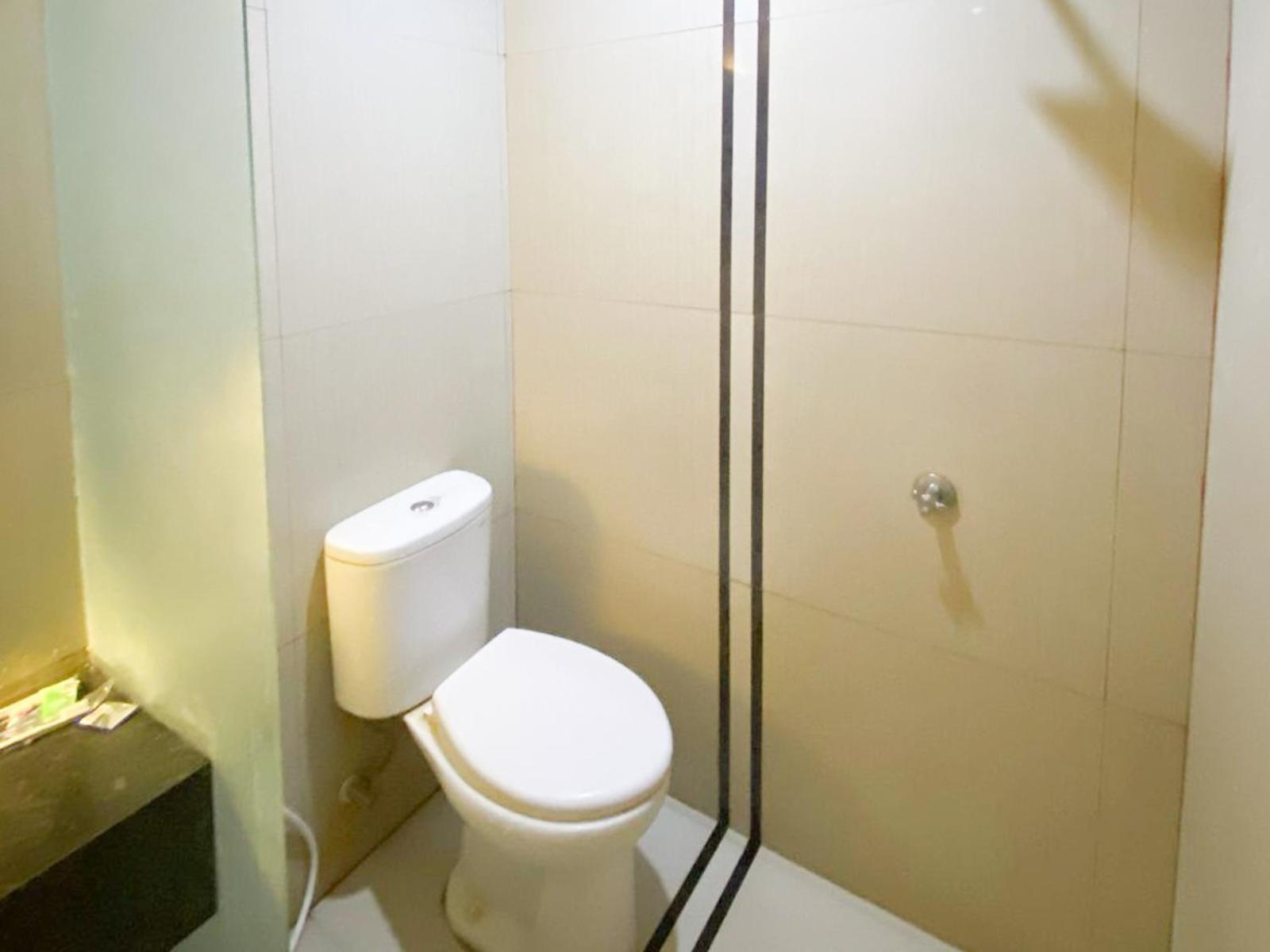 Reddoorz Near Pantai Idola Banyutowo Hotel D'Llala Pati Exterior photo